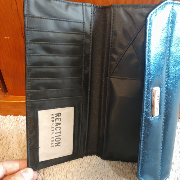 Kenneth Cole Wallet - Picture 4 of 6